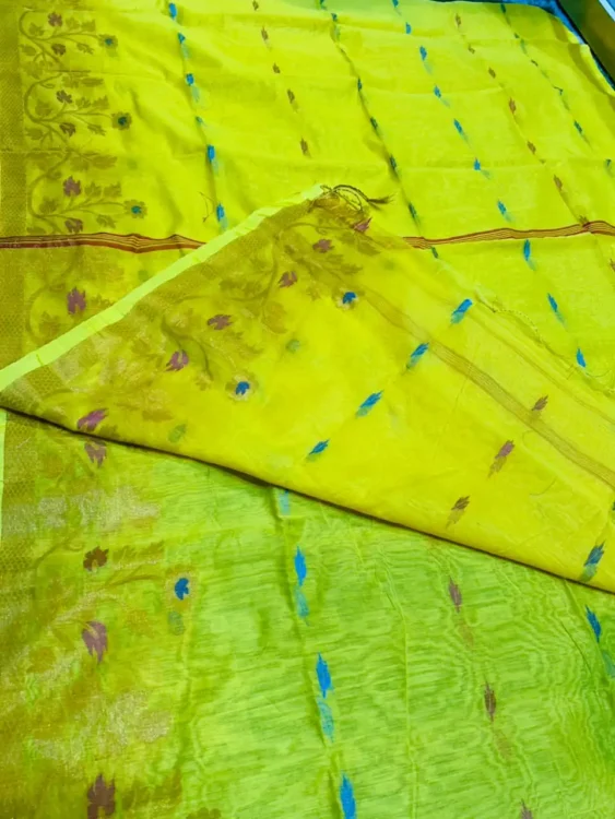 Soft quality Handloom Saree with Blouse Piece. - Image 3