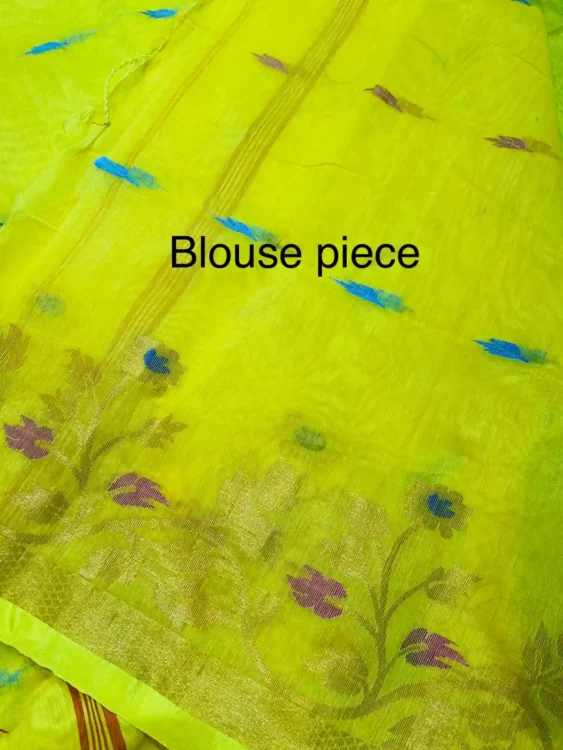 Soft quality Handloom Saree with Blouse Piece. - Image 4
