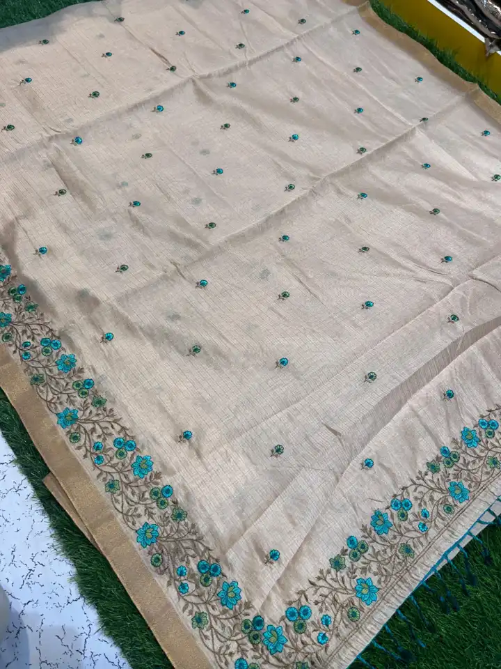 Tashar Soft Silk Saree Cream colour With Blouse Piece. - Image 3