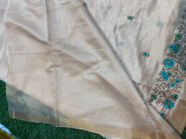 Tashar Soft Silk Saree Cream colour With Blouse Piece. - Image 4