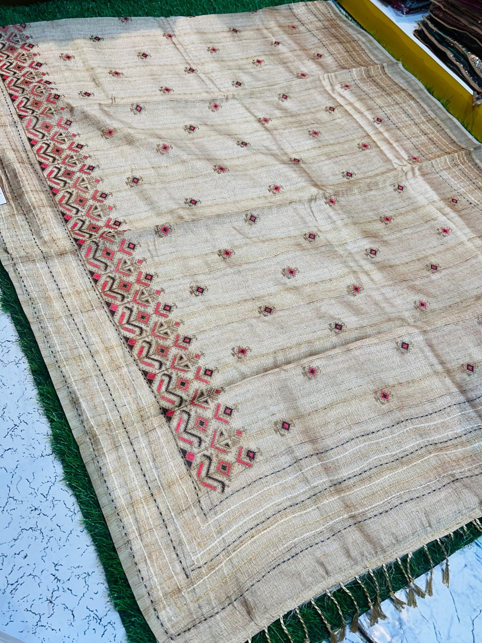 Tashar Soft Silk Saree With katha stitch border & Blouse Piece.