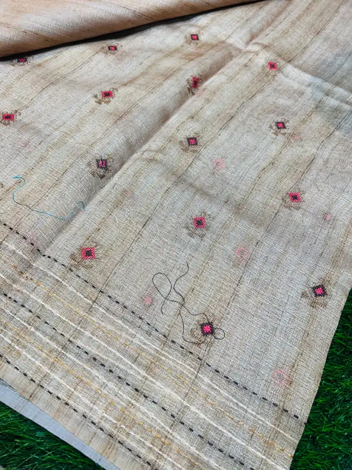 Tashar Soft Silk Saree With katha stitch border & Blouse Piece. - Image 5