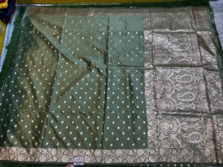 premium quality Mashru silk saree with open border & Blouse Piece. - Image 2
