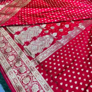 Soft quality Banarasee Silk Saree in red colour (patli) With Blouse Piece.
