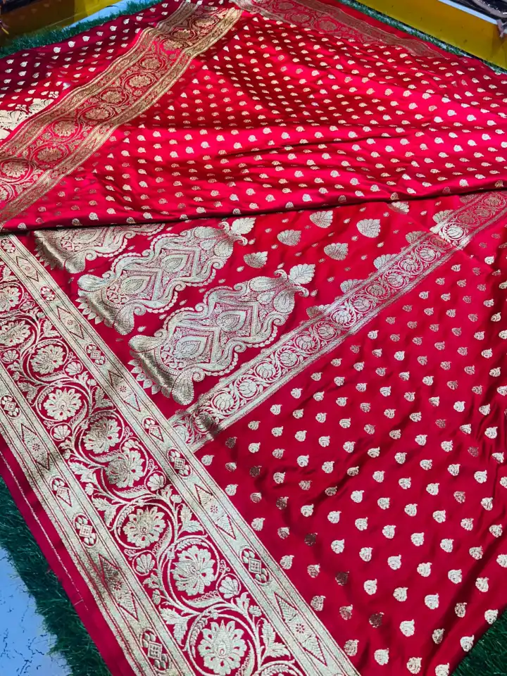 Soft quality Banarasee Silk Saree in red colour (patli) With Blouse Piece.