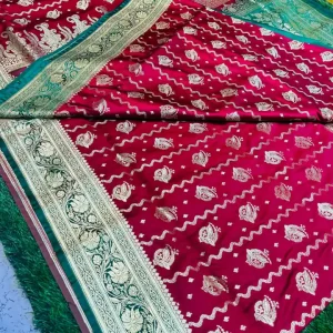Mashru Banarasee Silk Saree in Marron colour With green contrast border & Blouse Piece.