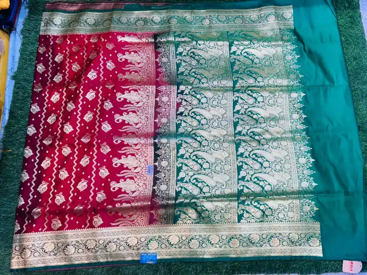 Mashru Banarasee Silk Saree in Marron colour With green contrast border & Blouse Piece. - Image 2