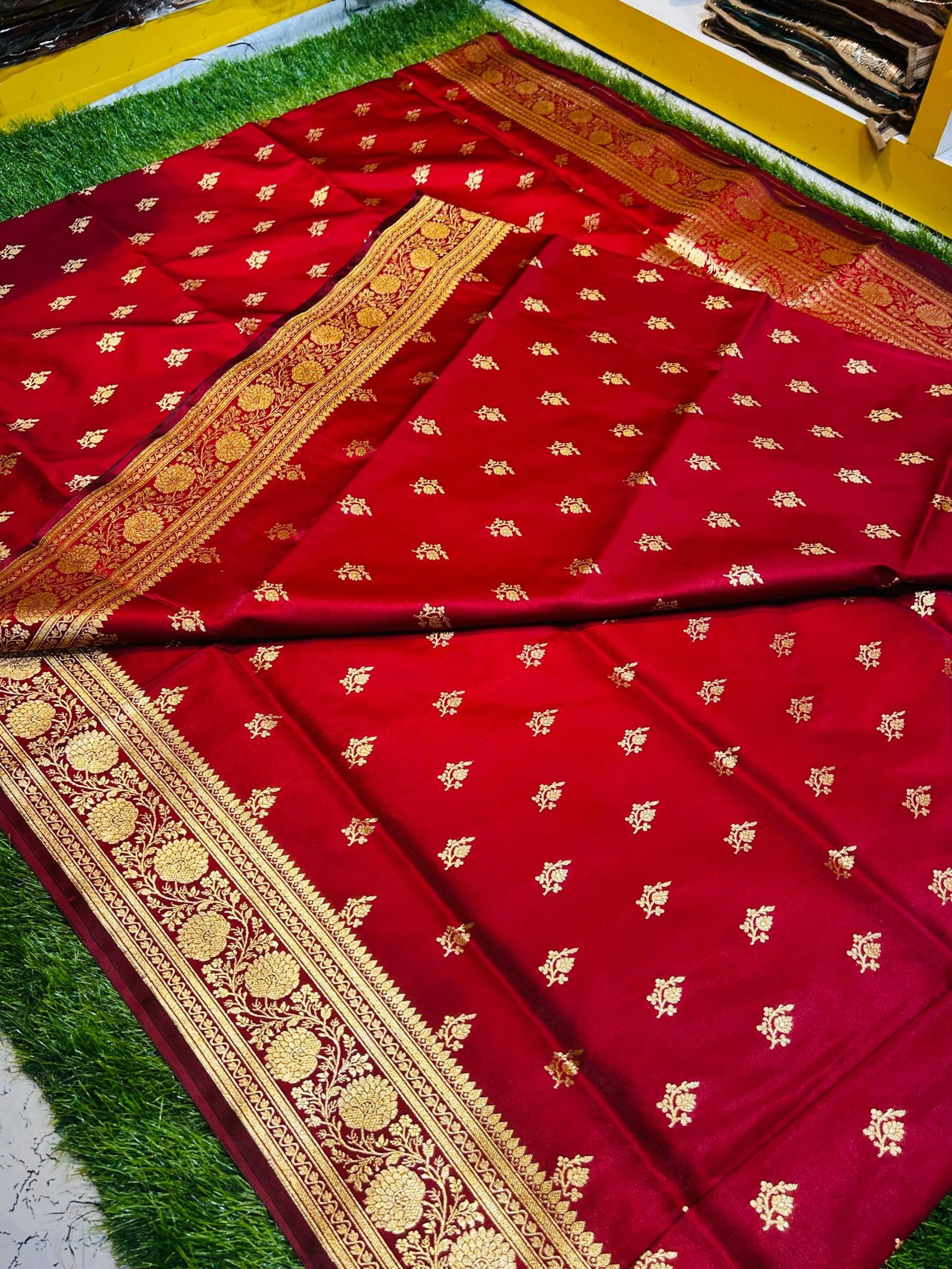 Mashru Banarasee Silk Saree in Marron colour With Blouse Piece.