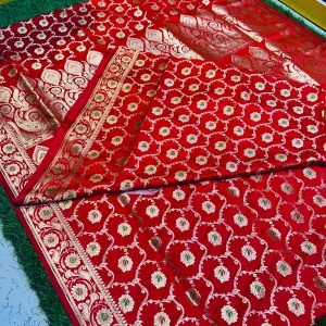 Mashru Banarasee Silk Saree in Red colour With Blouse Piece.
