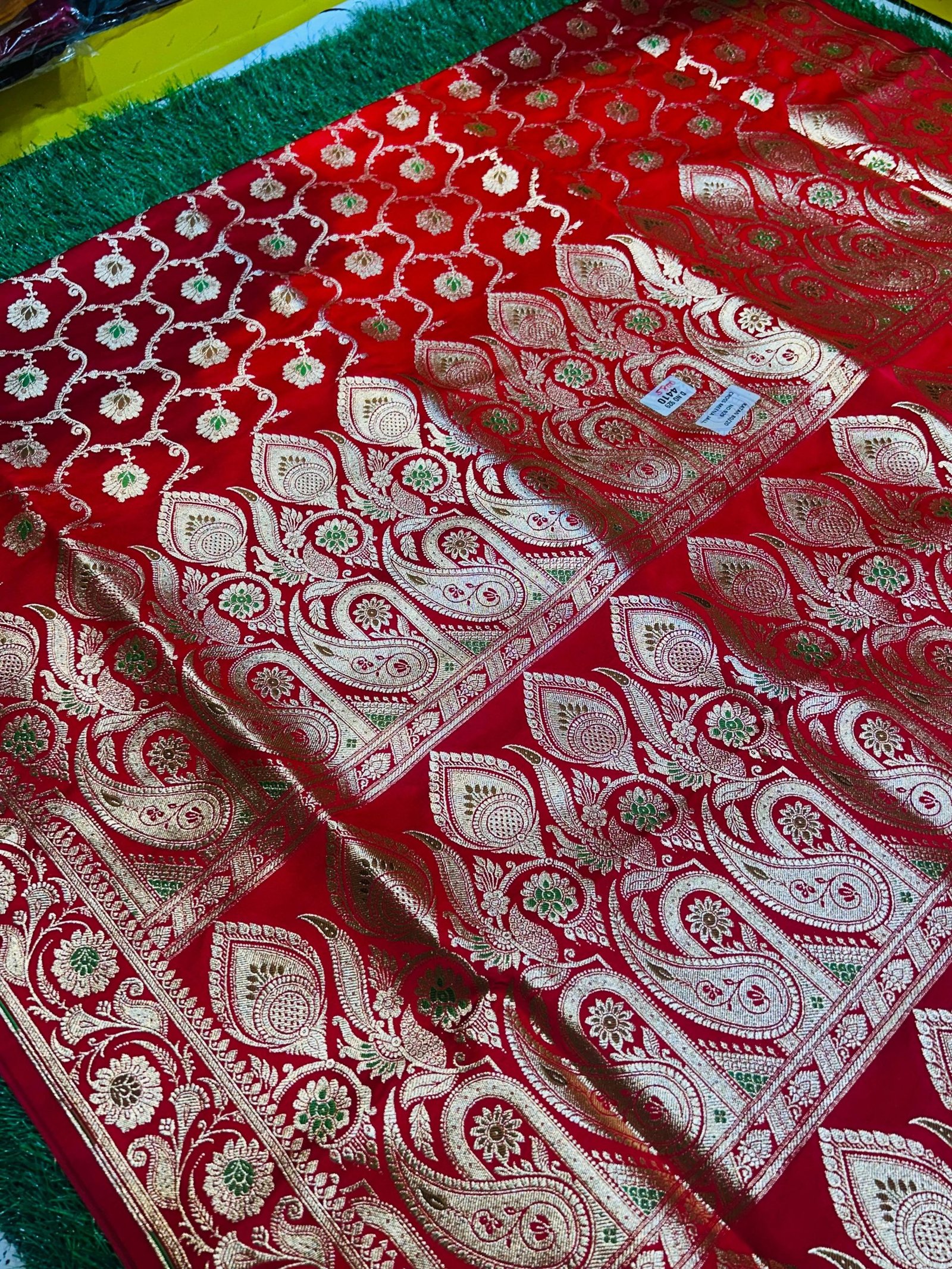 Mashru Banarasee Silk Saree in Red colour With Blouse Piece. - Image 5