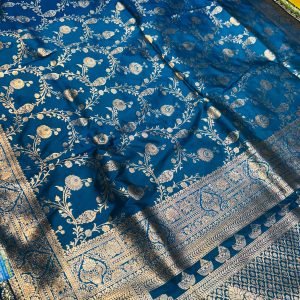 Soft quality silk saree with extra laid border & Blouse Piece.