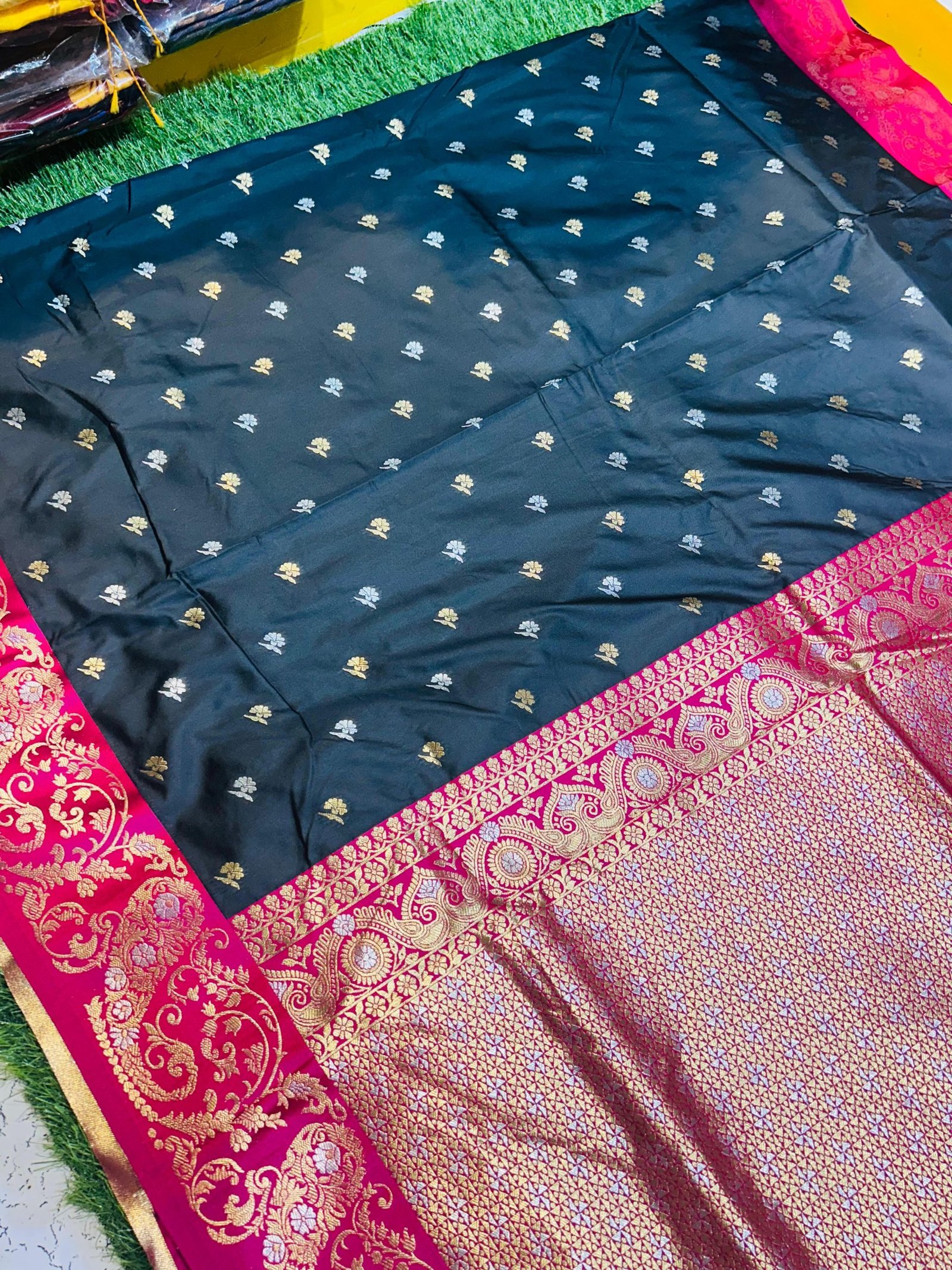 Premium quality Mashru Silk Saree in Black colour contrast open border & Blouse Piece. - Image 4