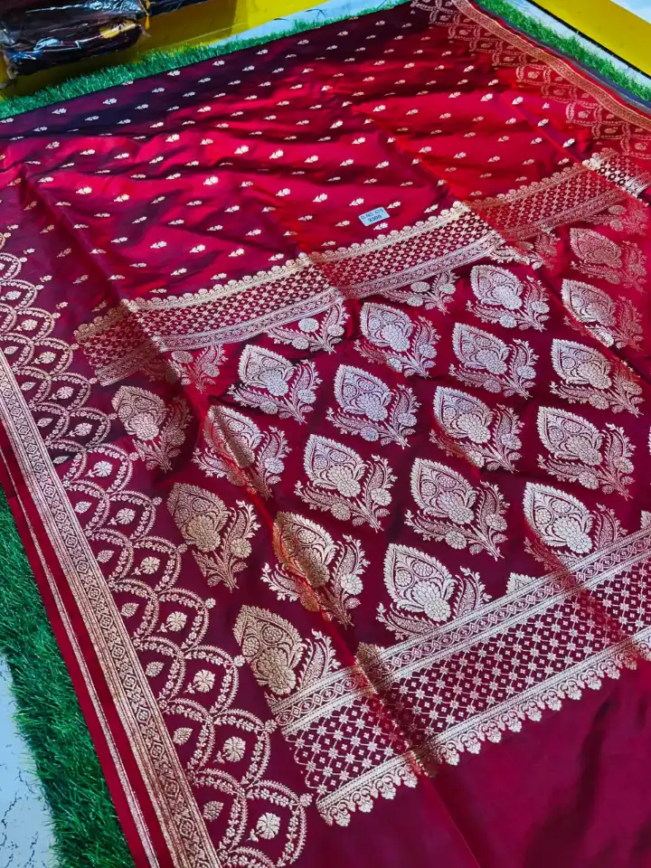 Premium quality Mashru Banarasee Silk Saree in Dual tone Maroon colour With open border & Works Blouse Piece. - Image 5