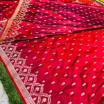 Premium quality Mashru Banarasee Silk Saree in Dual tone Maroon colour With open border & Works Blouse Piece.