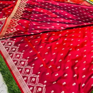 Premium quality Mashru Banarasee Silk Saree in Dual tone Maroon colour With open border & Works Blouse Piece.