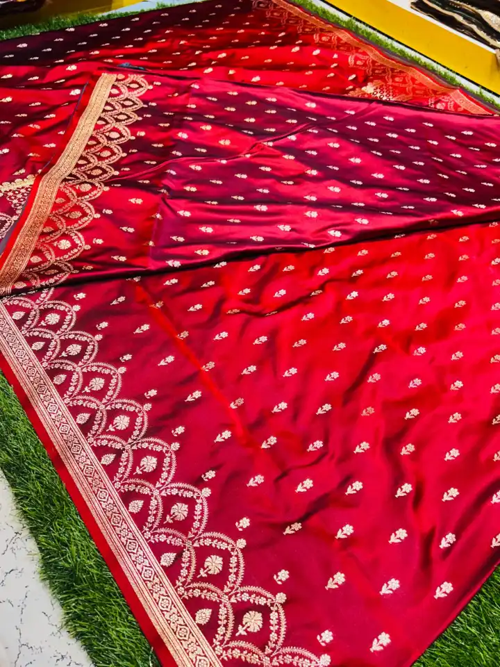 Premium quality Mashru Banarasee Silk Saree in Dual tone Maroon colour With open border & Works Blouse Piece.
