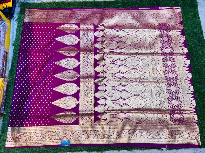 Premium quality Mashru Banarasee Silk Saree in violet colour (patli) With Blouse Piece. - Image 2