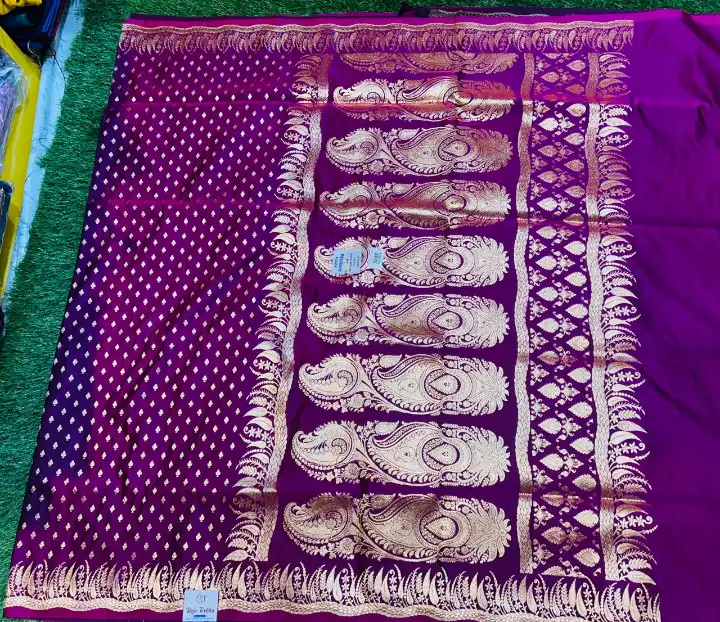 premium quality Mashru Banarasee Silk Saree in violet colour With open border & Blouse Piece. - Image 2