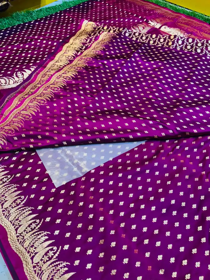 premium quality Mashru Banarasee Silk Saree in violet colour With open border & Blouse Piece. - Image 4