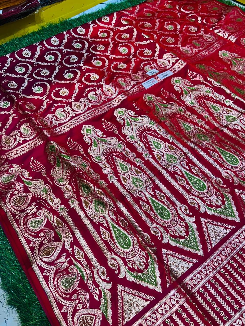 Mashru Banarasee Silk Saree in dual-tone Marron colour With Minakari works & Blouse Piece. - Image 5