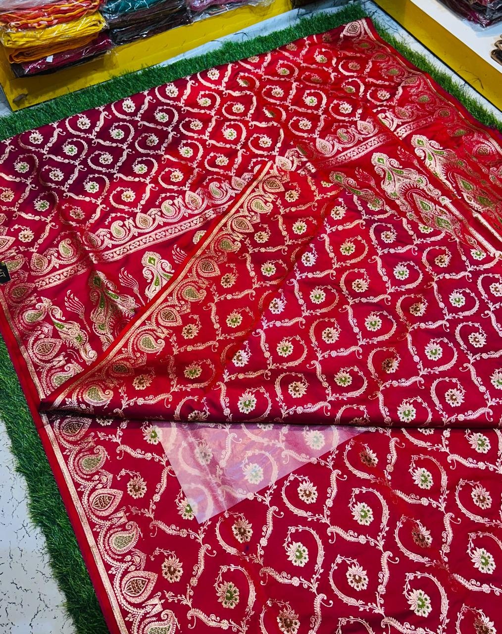 Mashru Banarasee Silk Saree in dual-tone Marron colour With Minakari works & Blouse Piece.
