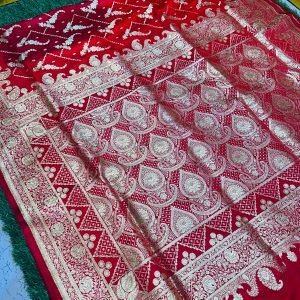 Mashru Banarasee Silk Saree in Red colour With Blouse Piece.