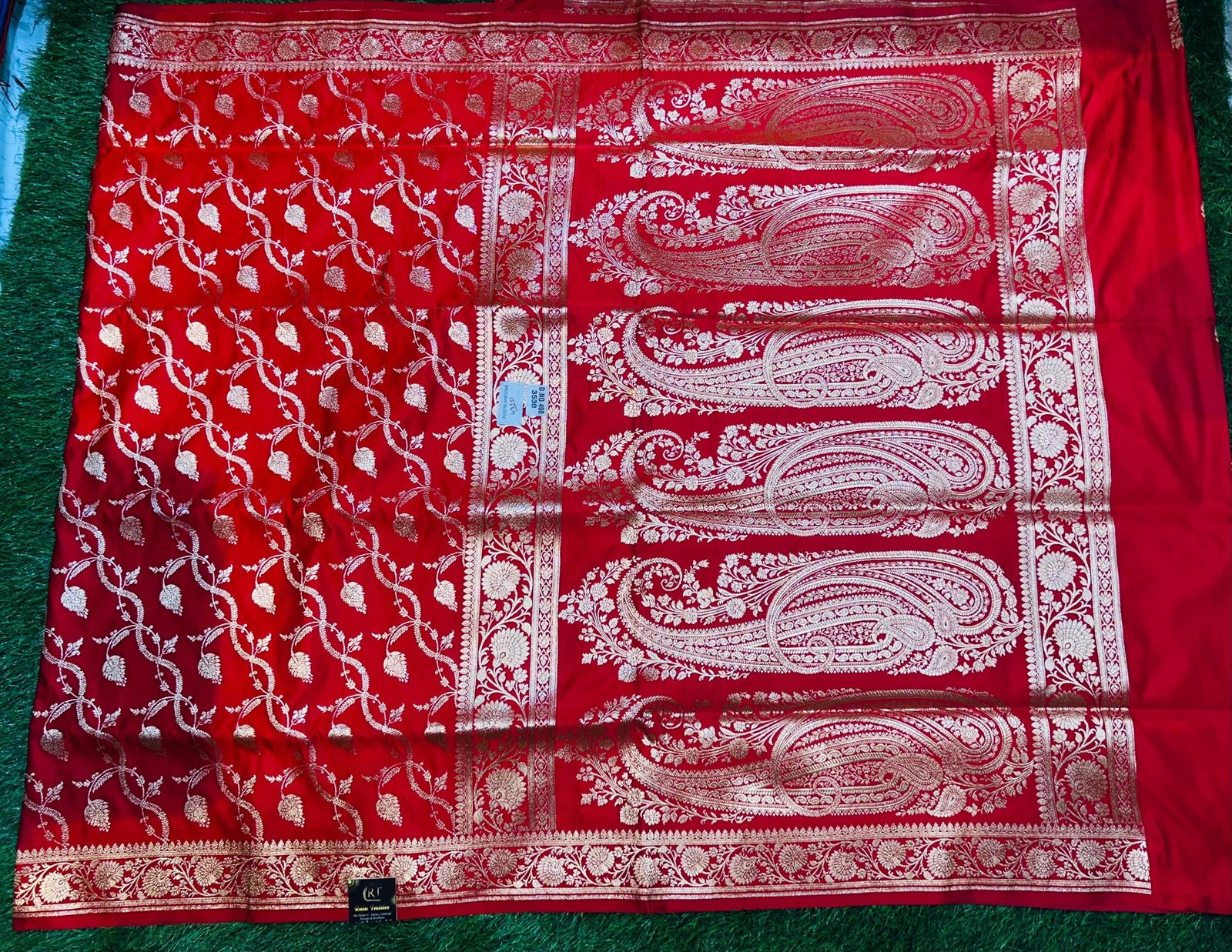Mashru Banarasee Silk Saree in Red colour With Blouse Piece. - Image 2