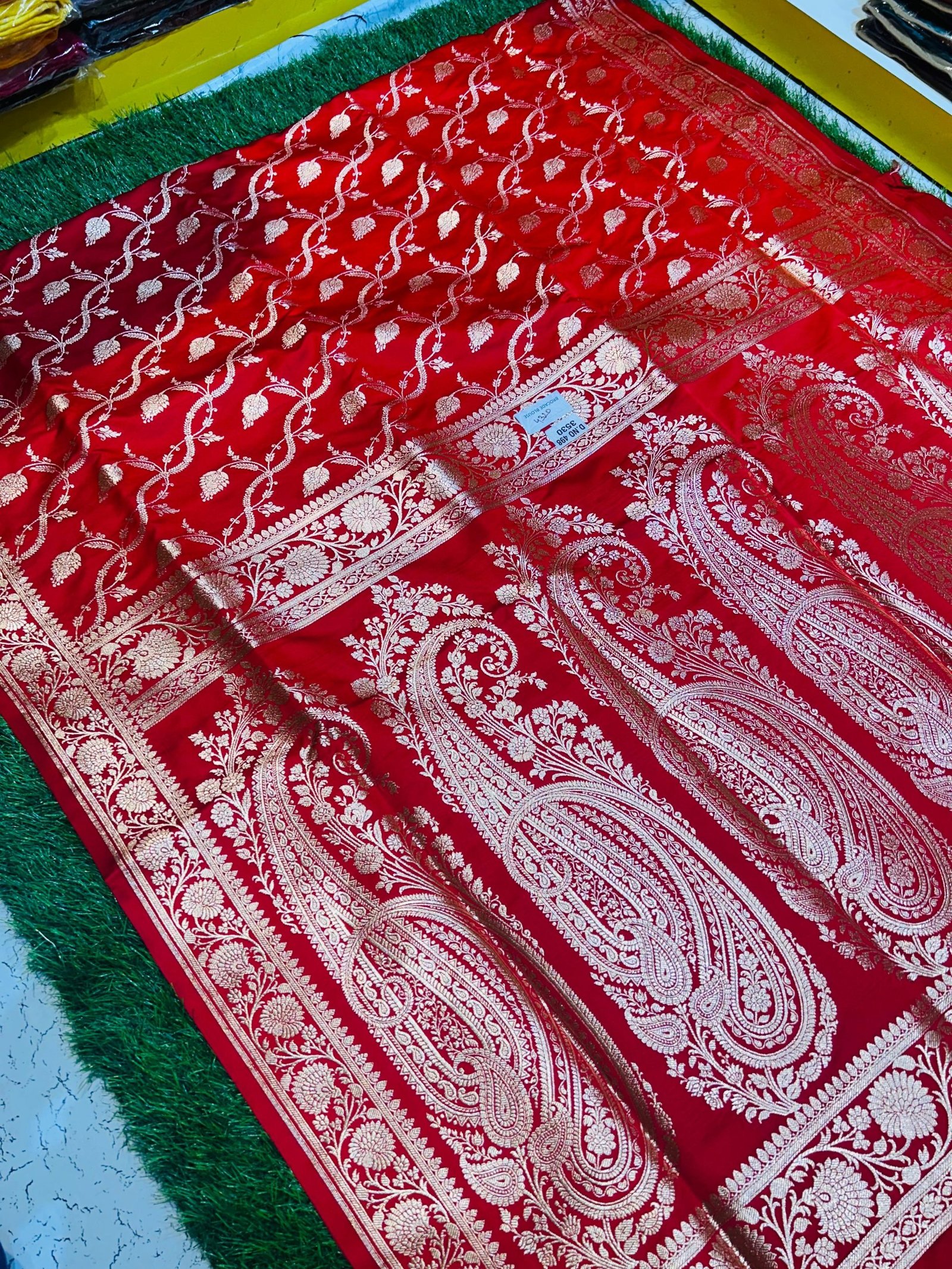 Mashru Banarasee Silk Saree in Red colour With Blouse Piece.