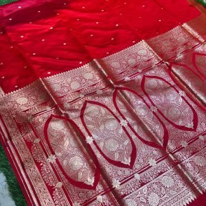 Mashru Banarasee Silk Saree in Red colour With Blouse Piece.