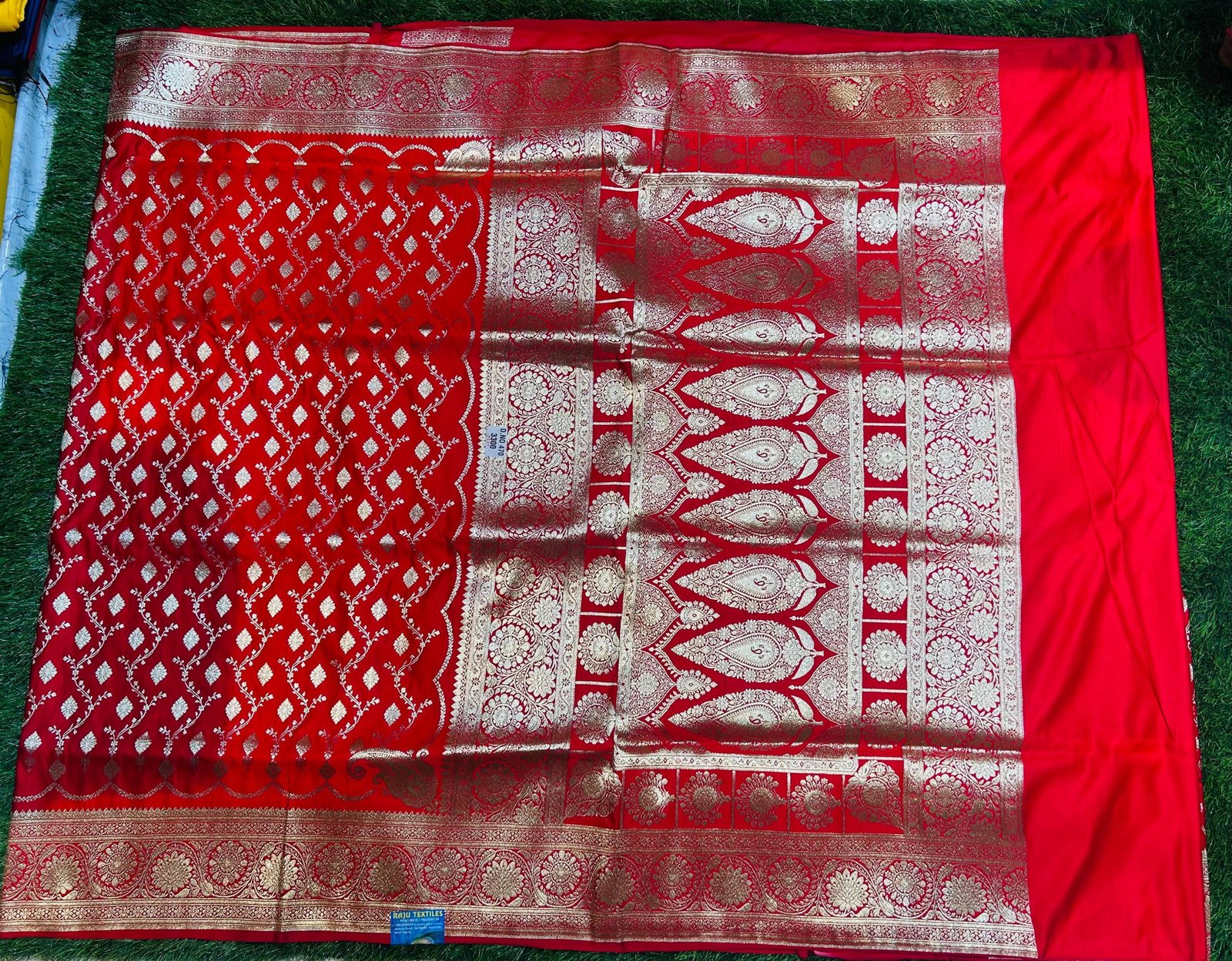 Mashru Banarasee Silk Saree in Red colour With Blouse Piece. - Image 2