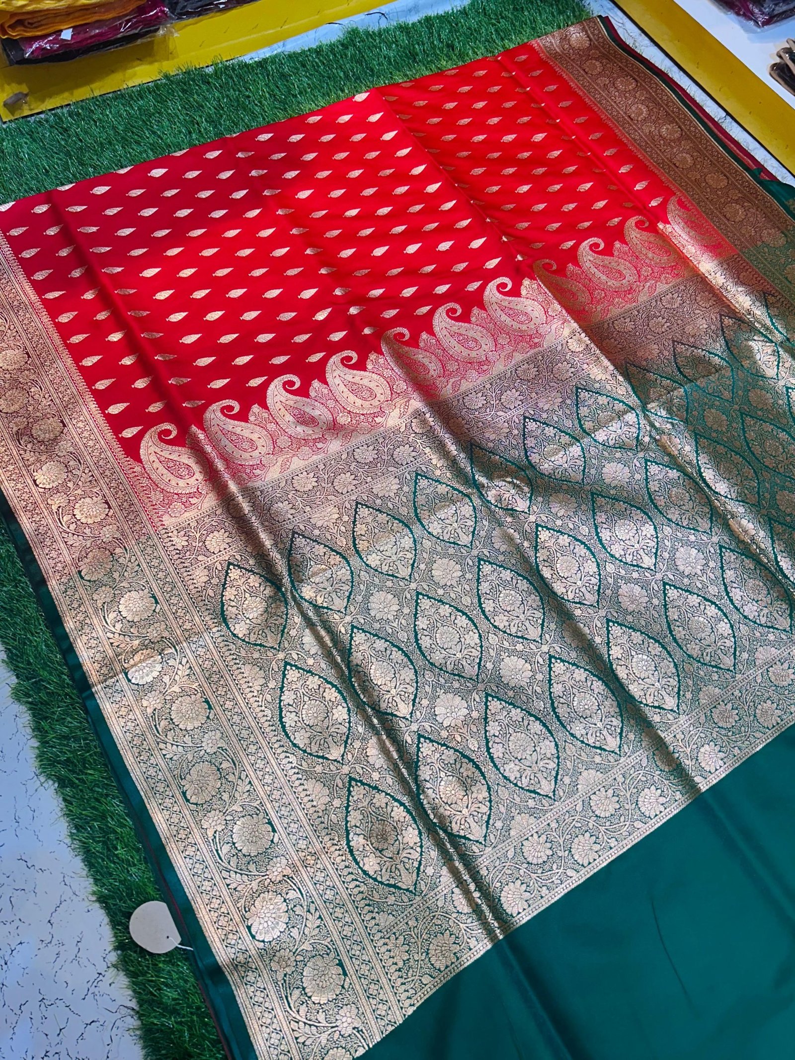 Mashru Banarasee Silk Saree in Red colour With Green contrast border & Blouse Piece contrast.