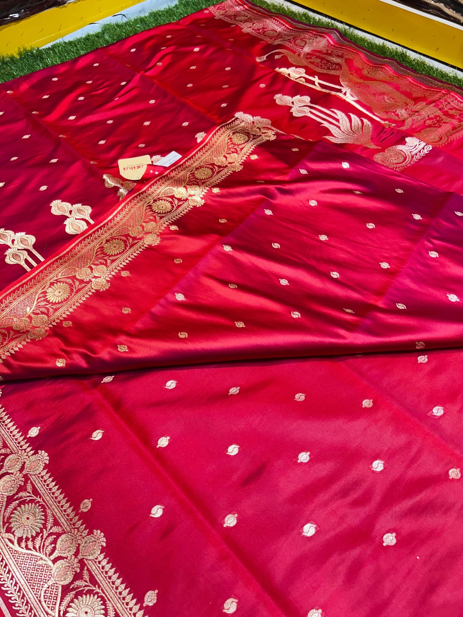 Mashru Banarasee Silk Saree in Crimson Red colour With Blouse Piece. - Image 6