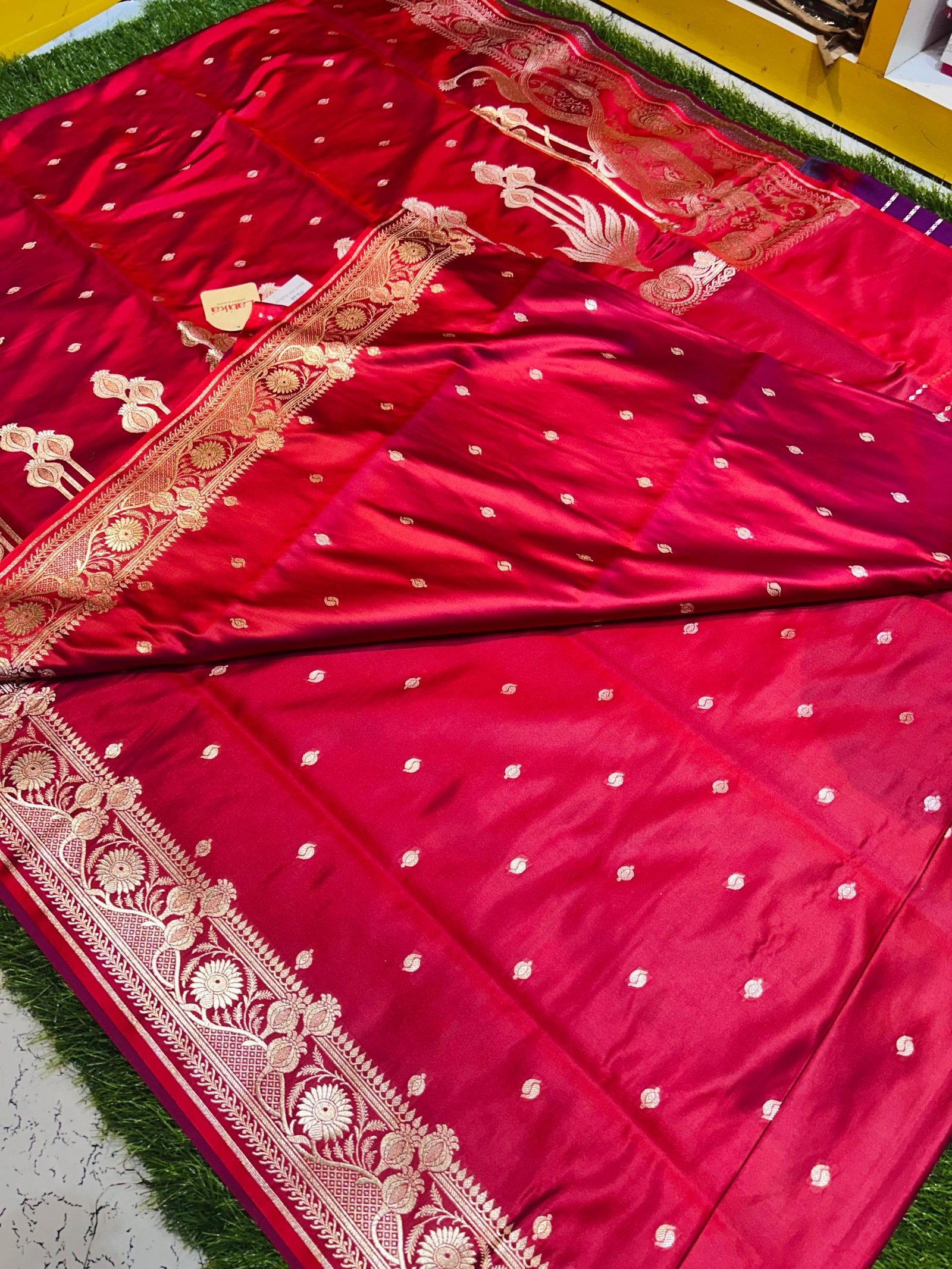 Mashru Banarasee Silk Saree in Crimson Red colour With Blouse Piece. - Image 5