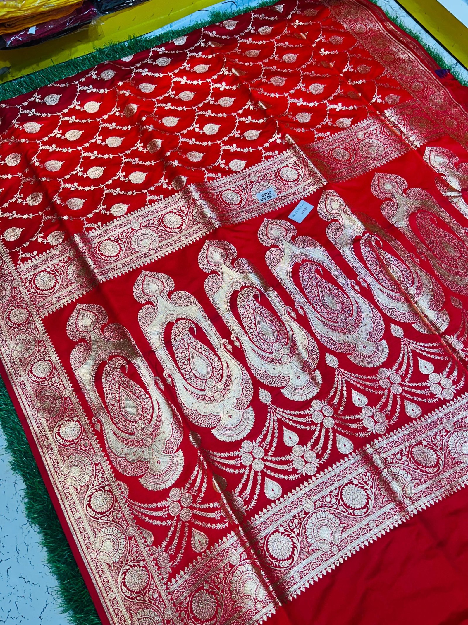 Mashru Banarasee Silk Saree in Red colour With Blouse Piece.