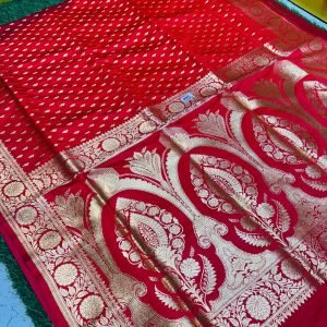 Mashru Banarasee Silk Saree in Red colour With Blouse Piece.