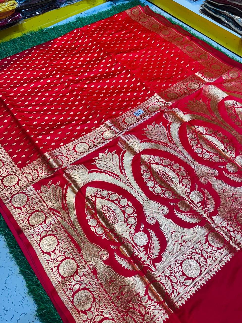 Mashru Banarasee Silk Saree in Red colour With Blouse Piece.