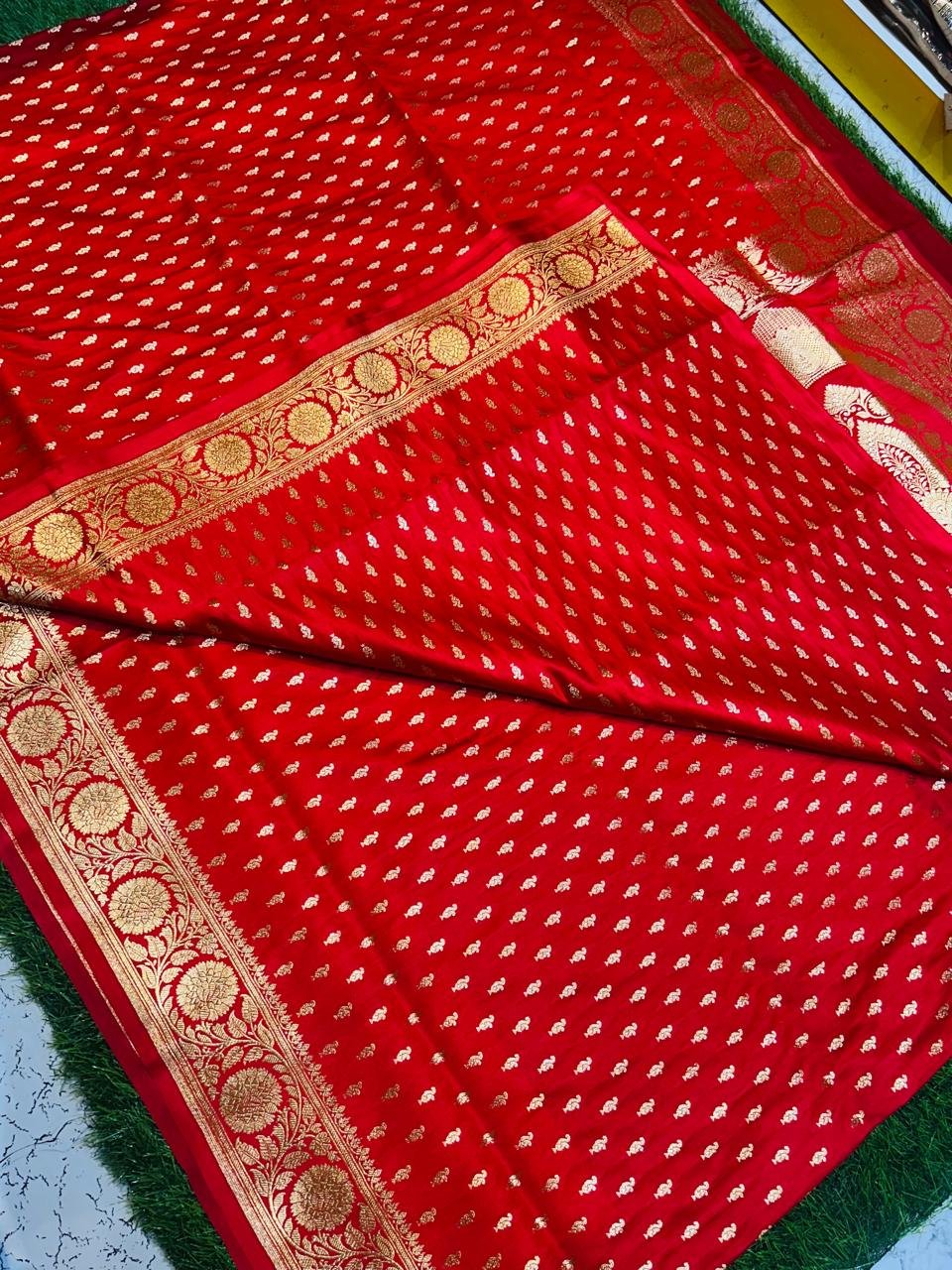 Mashru Banarasee Silk Saree in Red colour With Blouse Piece. - Image 5