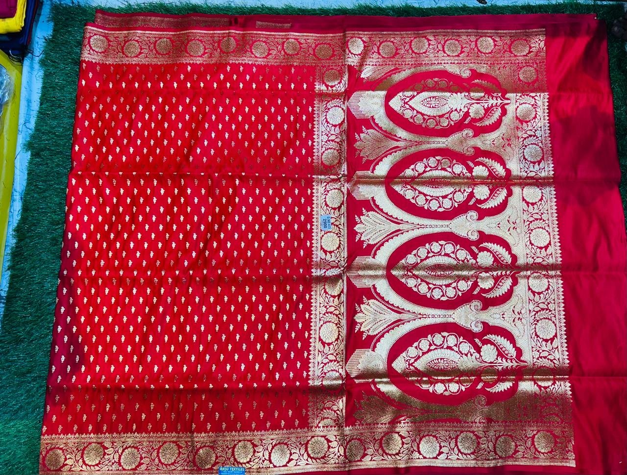 Mashru Banarasee Silk Saree in Red colour With Blouse Piece. - Image 2