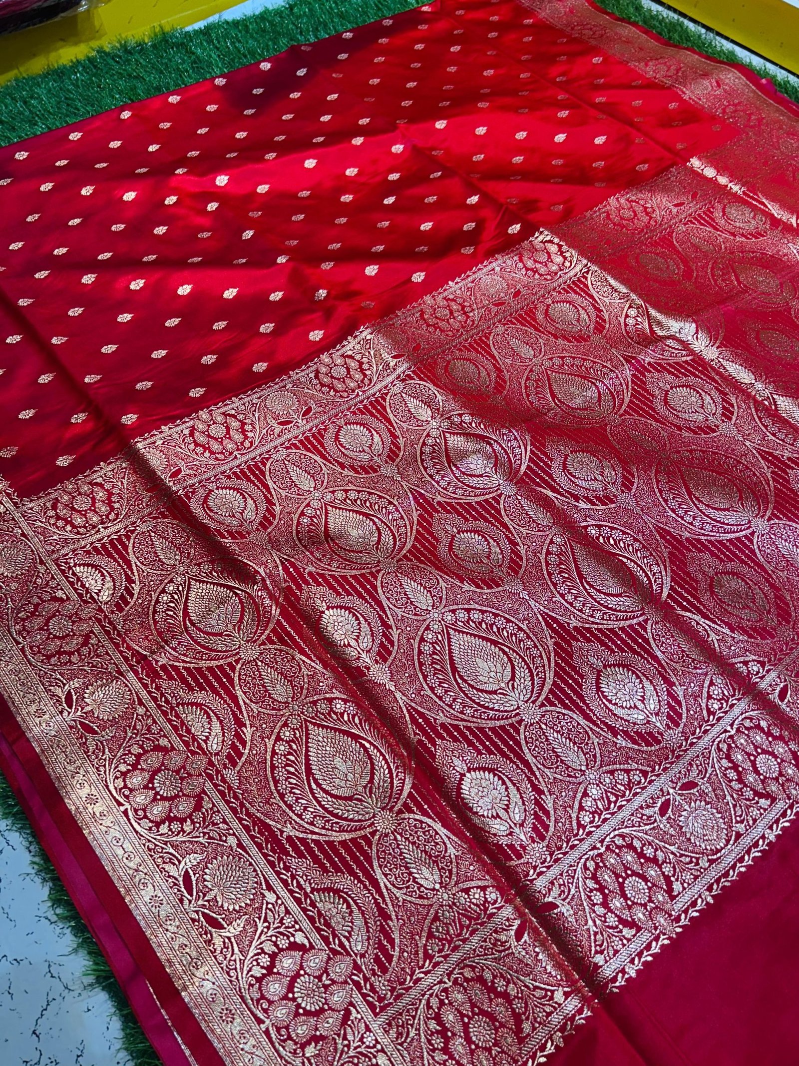 Mashru Banarasee Silk Saree in Red colour With Blouse Piece.