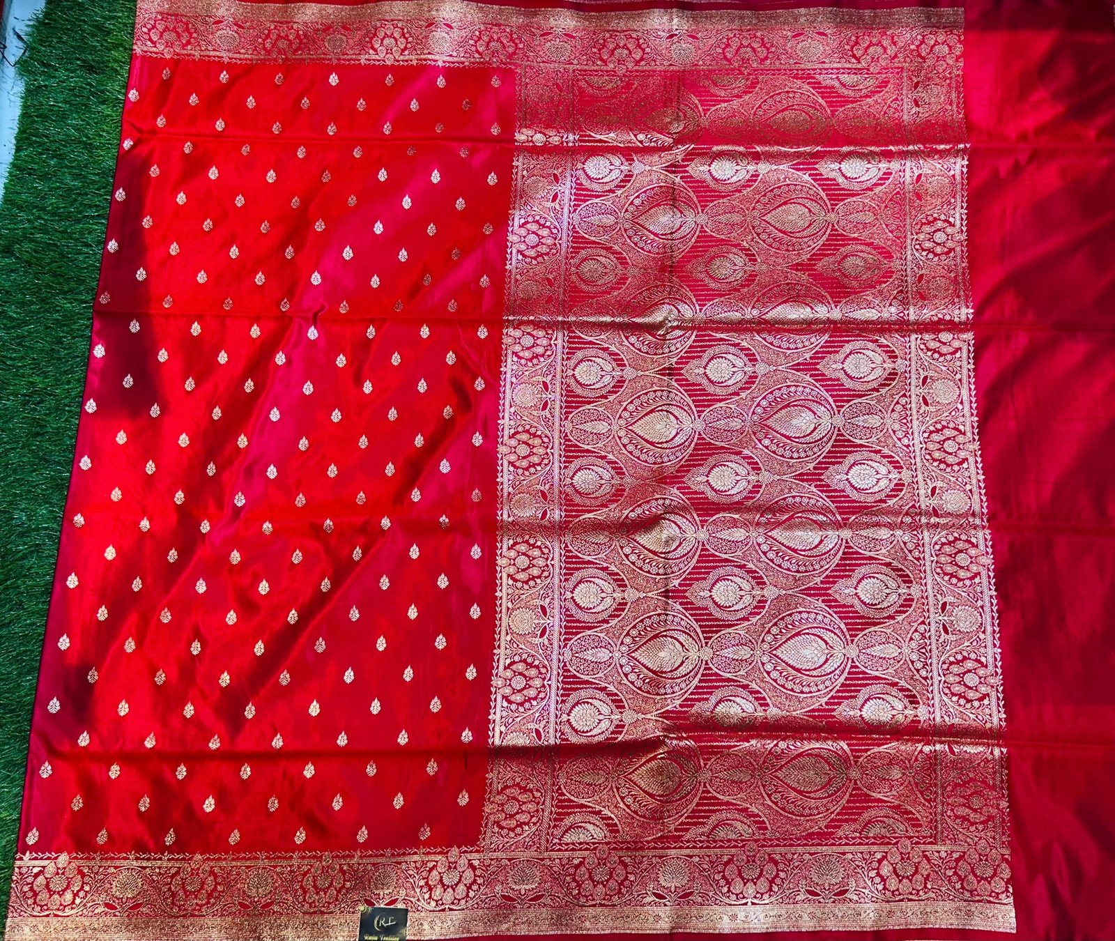 Mashru Banarasee Silk Saree in Red colour With Blouse Piece. - Image 5