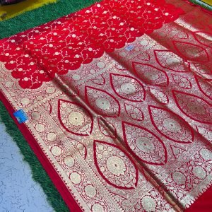 Mashru Banarasee Silk Saree in Red colour With Blouse Piece.