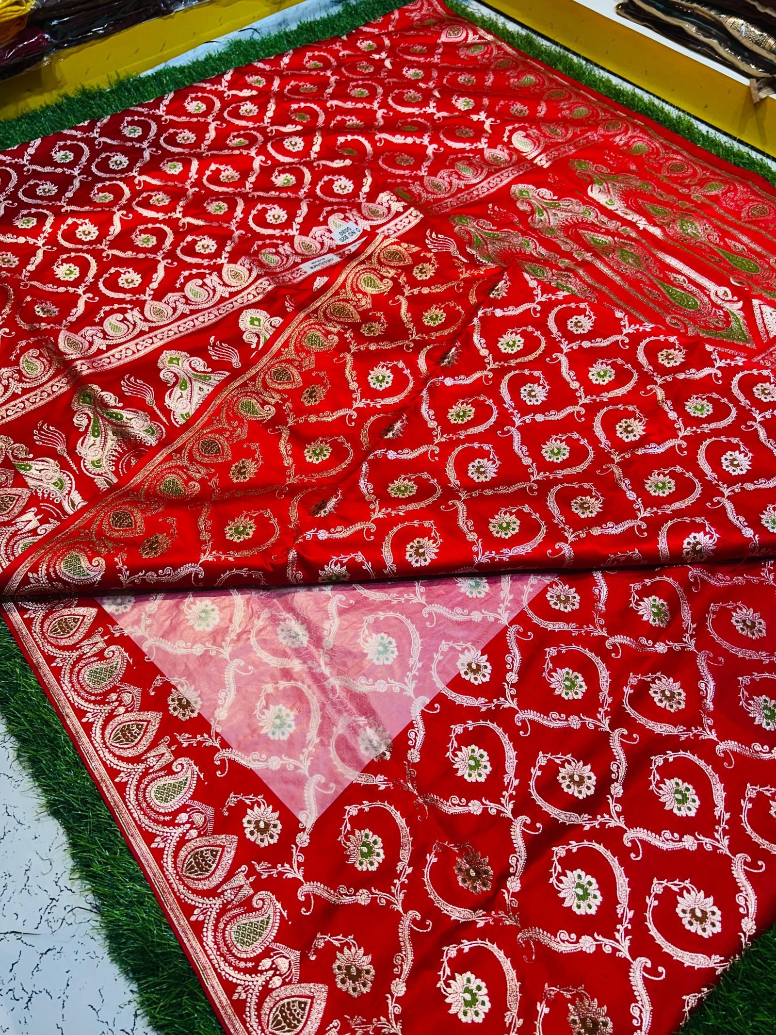 Mashru Banarasee Silk Saree in Red colour With Minakari works & Blouse Piece. - Image 6