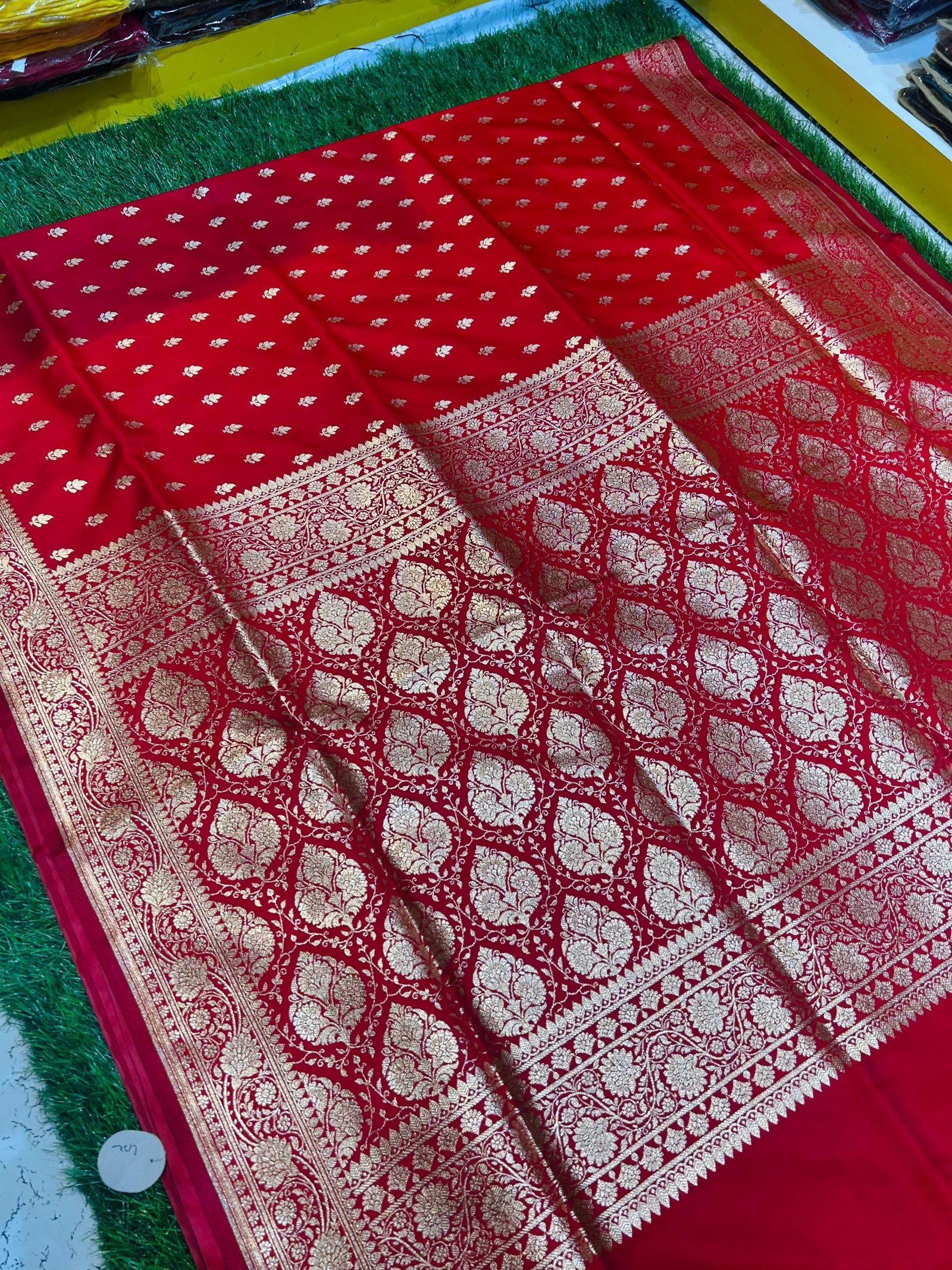 Mashru Banarasee Silk Saree in Red colour With Blouse Piece.