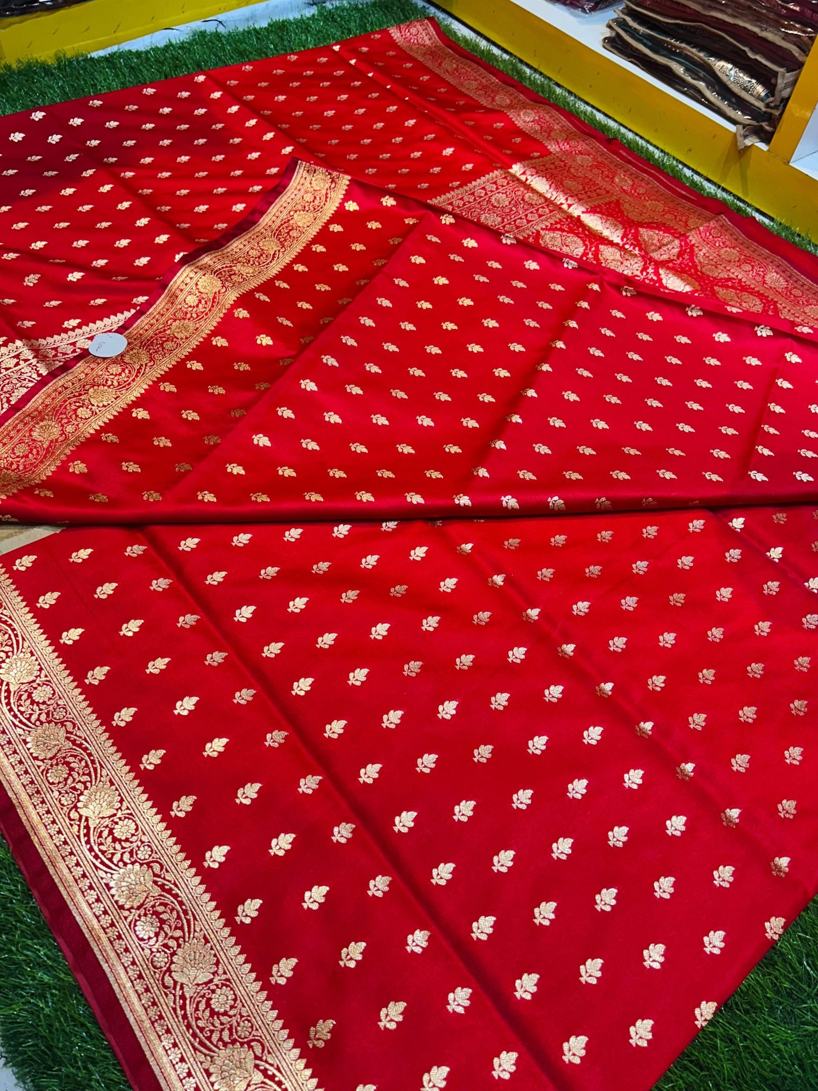 Mashru Banarasee Silk Saree in Red colour With Blouse Piece. - Image 5