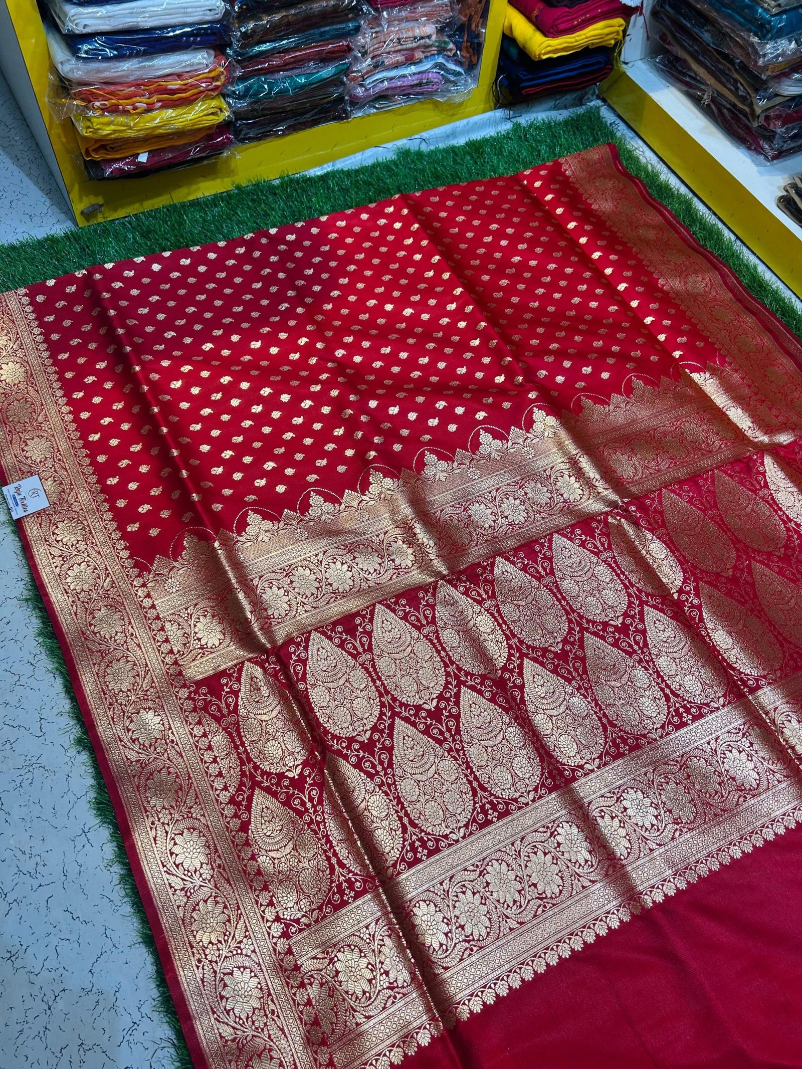 Mashru Banarasee Silk Saree in Marron colour With Blouse Piece. - Image 3