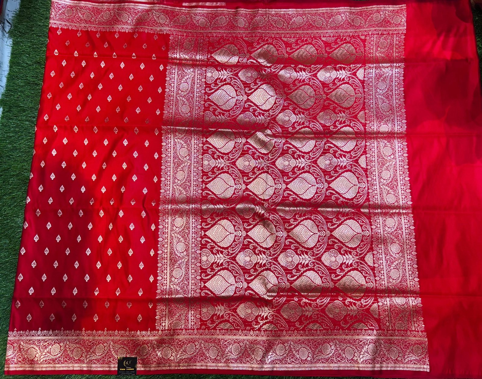 Mashru Banarasee Silk Saree in Red colour With Blouse Piece. - Image 2