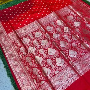 Mashru Banarasee Silk Saree in Red colour With Blouse Piece.