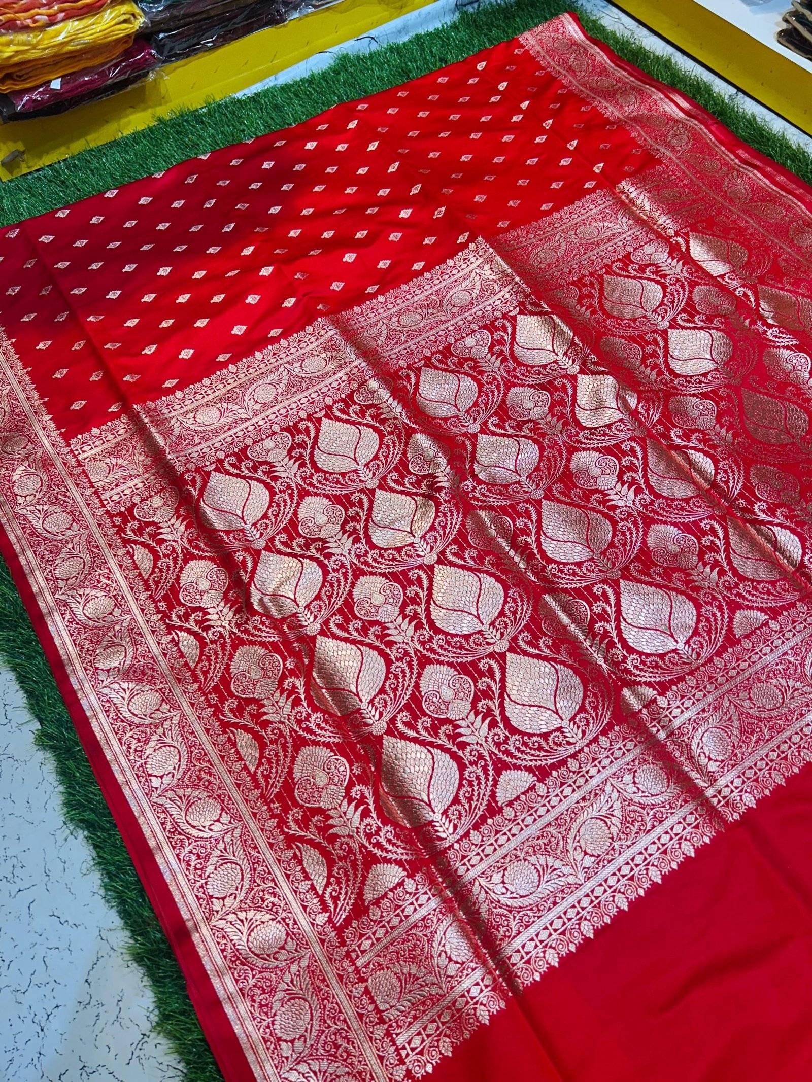 Mashru Banarasee Silk Saree in Red colour With Blouse Piece.