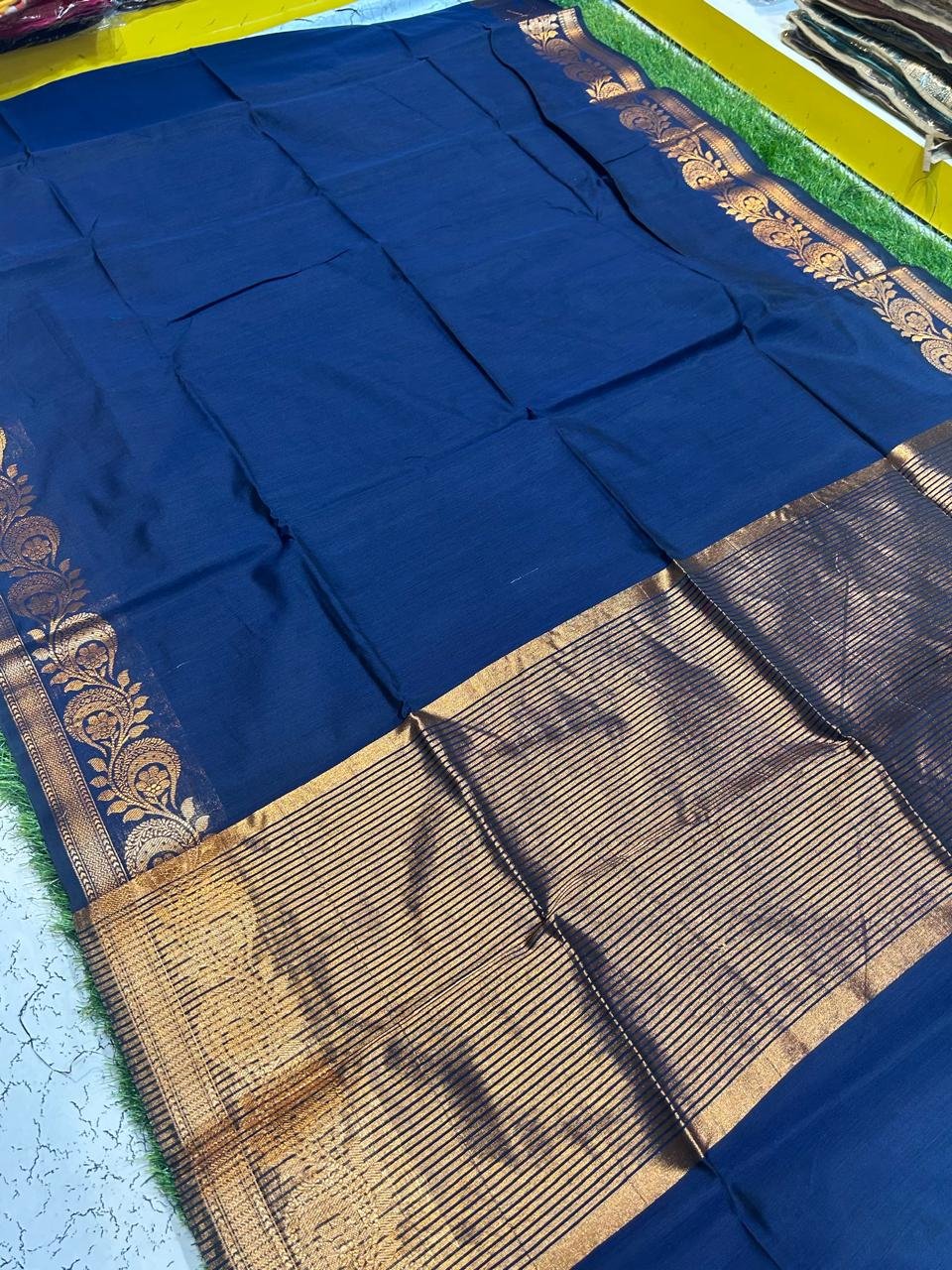 Soft quality Plain body Maheshwari silk Saree in Open Border With Blouse Piece.