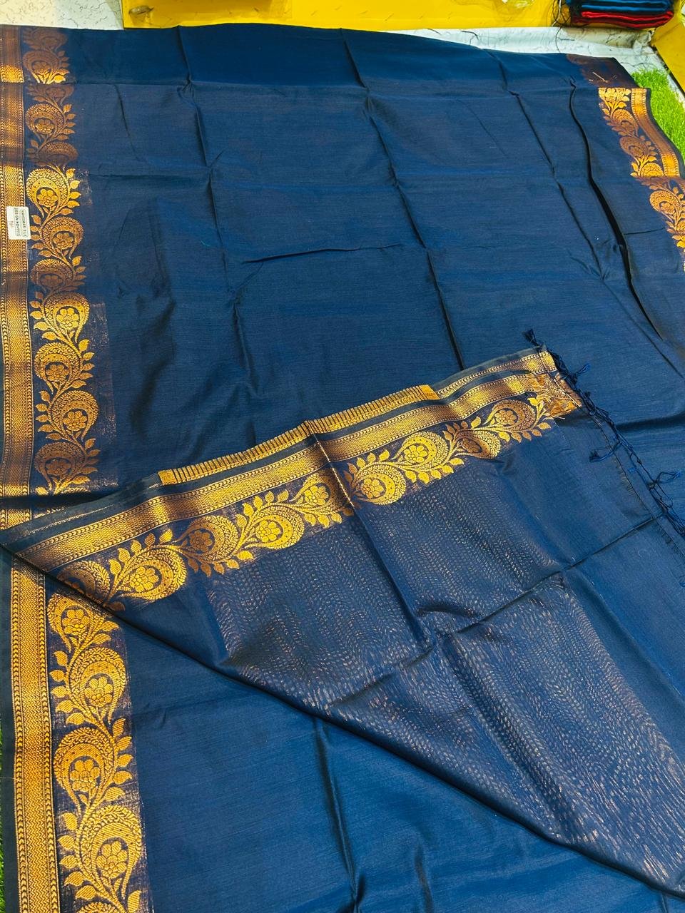 Soft quality Plain body Maheshwari silk Saree in Open Border With Blouse Piece. - Image 5